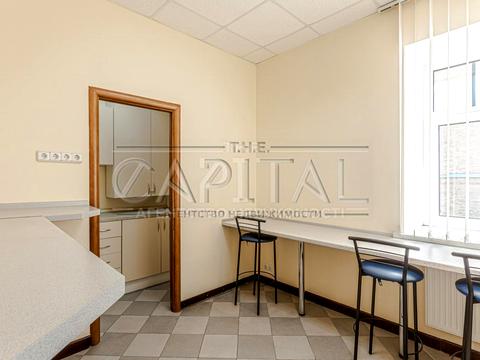 комерційна за адресою Ігорівська вул., 12б