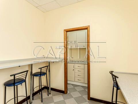 комерційна за адресою Ігорівська вул., 12б