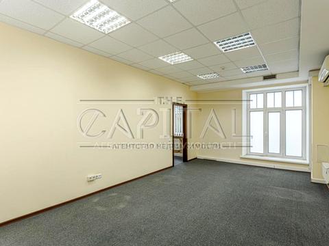 комерційна за адресою Ігорівська вул., 12б