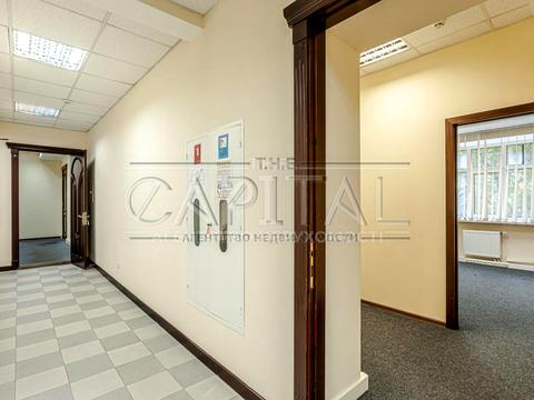 комерційна за адресою Ігорівська вул., 12б