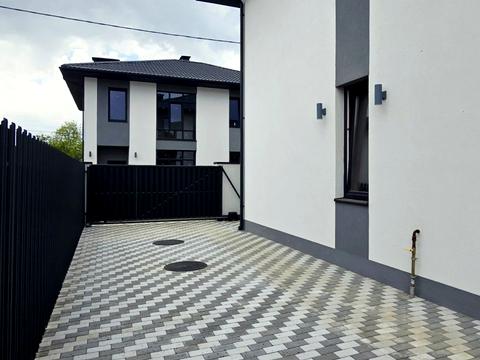 будинок за адресою с. Петропавлівська борщагівка, Івана Багряного вул., 40