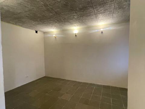 комерційна за адресою Вереснева вул., 22-Б