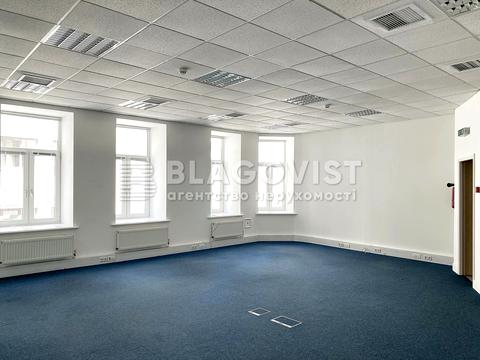 комерційна за адресою Богдана Хмельницького вул., 52