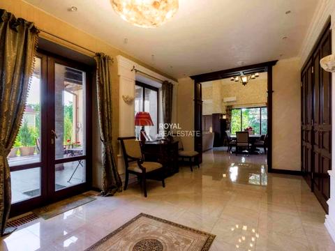 будинок за адресою с. Бобриця, Парковка