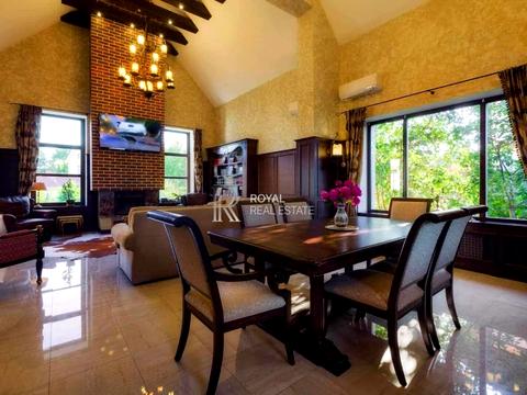 будинок за адресою с. Бобриця, Парковка