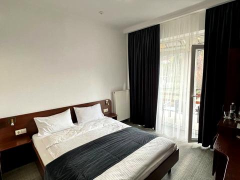 комерційна за адресою Свободи вул., 393