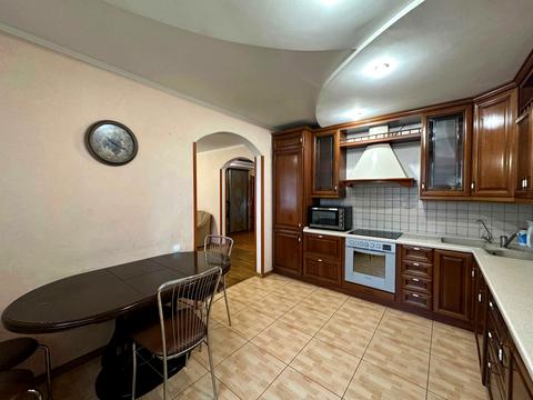 квартира за адресою Анни Ахматової вул., 43