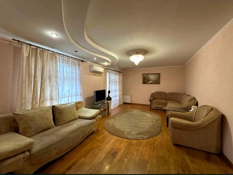 квартира за адресою Анни Ахматової вул., 43