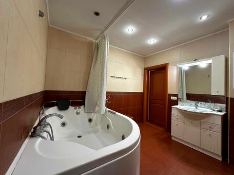 квартира за адресою Анни Ахматової вул., 43