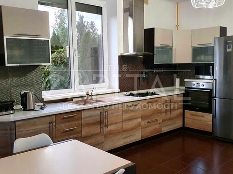 будинок за адресою Крута вул., 3