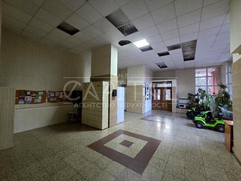 комерційна за адресою Старонаводницька вул., 8-Б