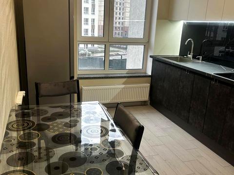 квартира за адресою Героїв Крут вул., 4