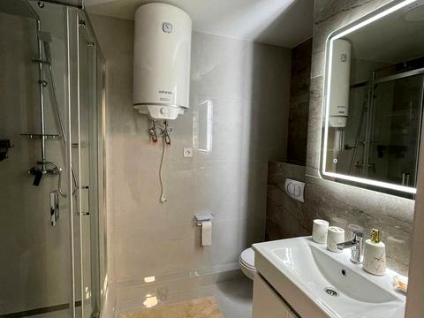 квартира за адресою Хіміків вул., 28