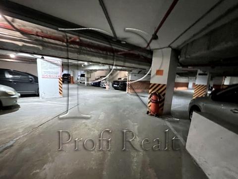 паркомісце за адресою Кубанської України вул. (Маршала Жукова), 31-А