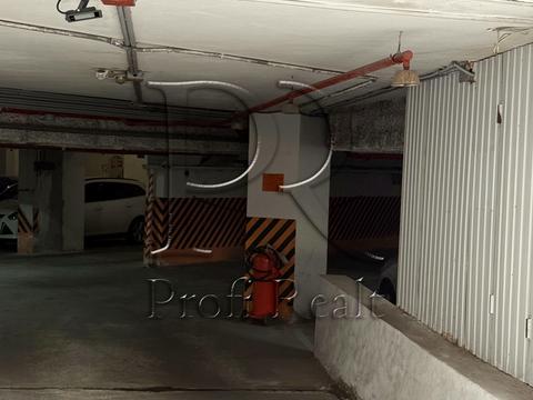 паркомісце за адресою Кубанської України вул. (Маршала Жукова), 31-А