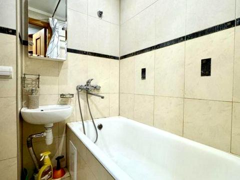 квартира за адресою Академіка Богомольця вул., 8-А