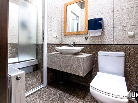 коммерческая по адресу київська, 100