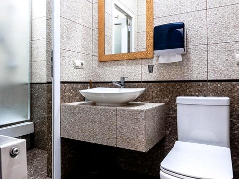 коммерческая по адресу київська, 100