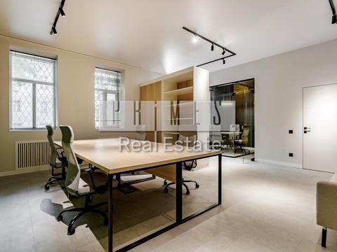 комерційна за адресою Богдана Хмельницького вул., 9