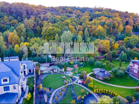 будинок за адресою Квітнева вул.