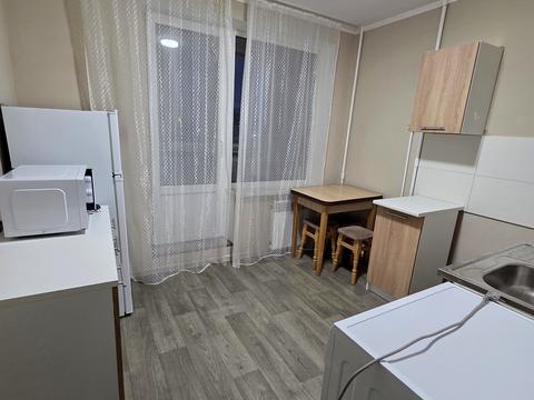 квартира за адресою Зодчих вул., 68/2