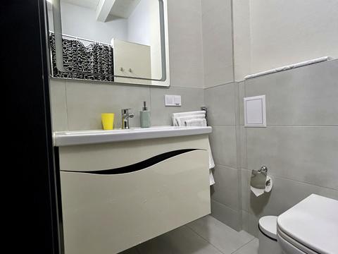 комерційна за адресою Перемоги вул., 1