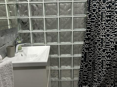 комерційна за адресою Перемоги вул., 1