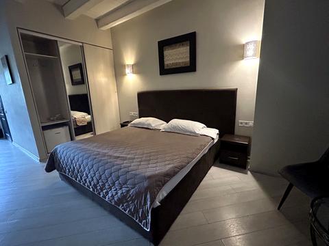 комерційна за адресою Перемоги вул., 1