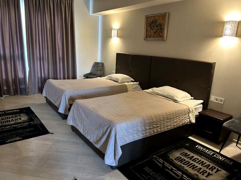 комерційна за адресою Перемоги вул., 1