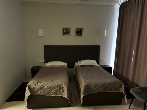 комерційна за адресою Перемоги вул., 1