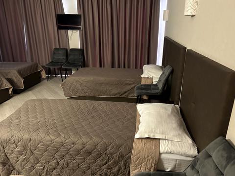 комерційна за адресою Перемоги вул., 1