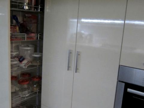 будинок за адресою смт. Великодолинське, Центральна вул., 1