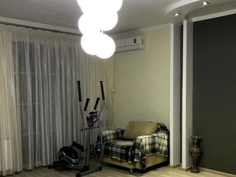 будинок за адресою смт. Великодолинське, Центральна вул., 1