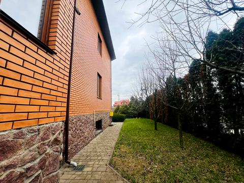 будинок за адресою Андрія Малишка вул. (Льва Толстого)