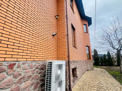 будинок за адресою Андрія Малишка вул. (Льва Толстого)