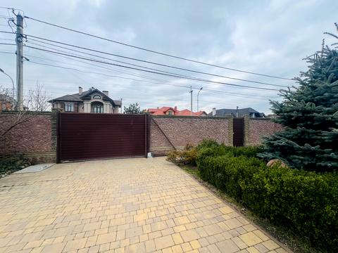 будинок за адресою Андрія Малишка вул. (Льва Толстого)