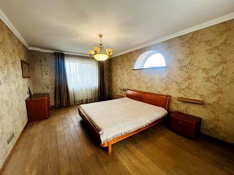 будинок за адресою Андрія Малишка вул. (Льва Толстого)