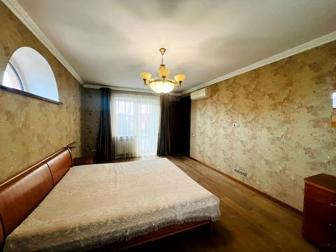 будинок за адресою Андрія Малишка вул. (Льва Толстого)