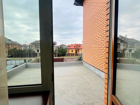 будинок за адресою Андрія Малишка вул. (Льва Толстого)