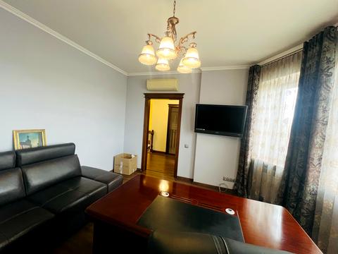 будинок за адресою Андрія Малишка вул. (Льва Толстого)