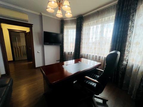 будинок за адресою Андрія Малишка вул. (Льва Толстого)