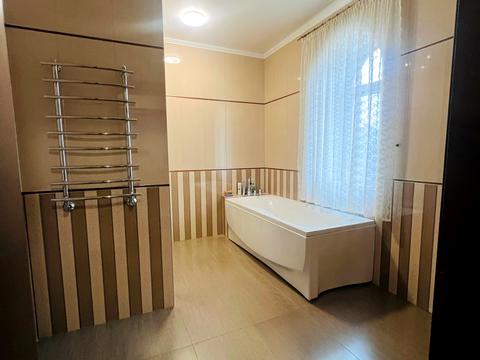 будинок за адресою Андрія Малишка вул. (Льва Толстого)