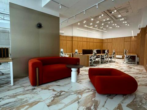 комерційна за адресою Буслівська вул., 12