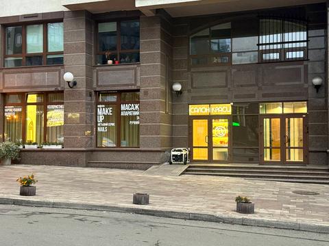 комерційна за адресою Золотоустівська вул., 30