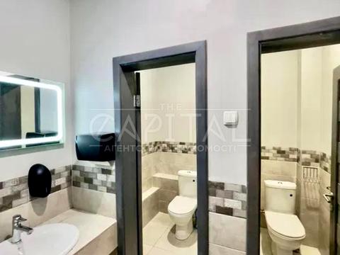 комерційна за адресою Михайлівська вул., 1