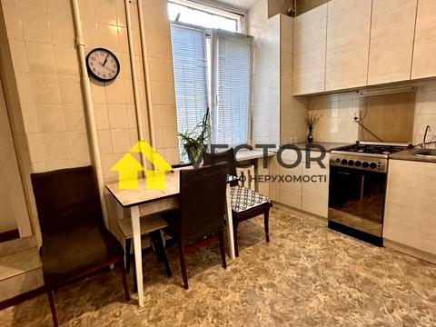 квартира за адресою Івана Нечуя-Левицького вул., 3