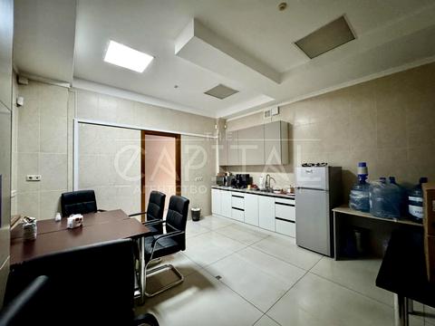 комерційна за адресою Жилянська вул., 72-А