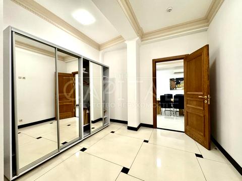 комерційна за адресою Жилянська вул., 72-А