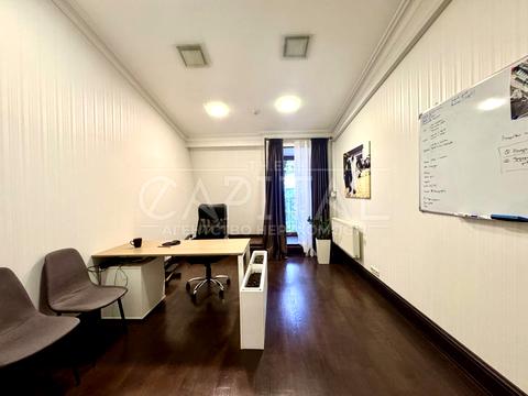 комерційна за адресою Жилянська вул., 72-А