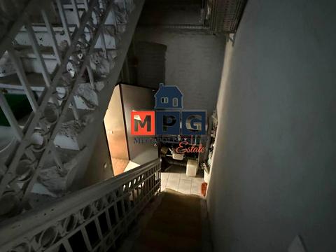 комерційна за адресою Конституції, 2